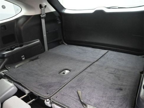 Used 2021 Toyota Highlander XLE image 14