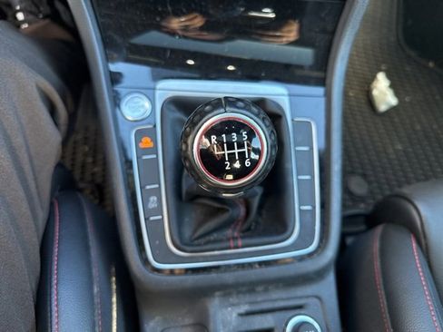 Used 2018 Volkswagen GTI SE w/ SE Leather Package image 15