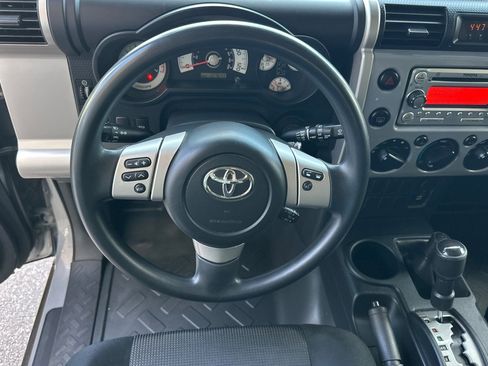 Used 2014 Toyota FJ Cruiser 4WD w/ Convenience Package image 13