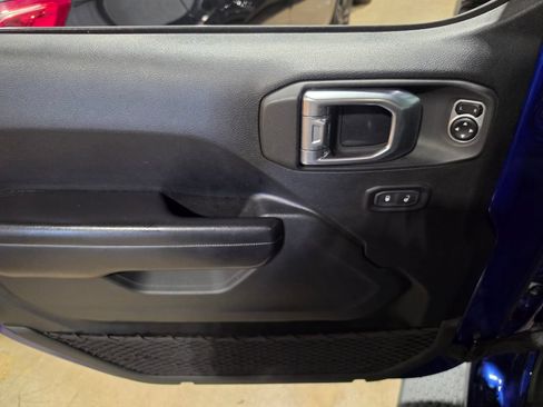 Used 2020 Jeep Wrangler Sport AWD/4WD image 5