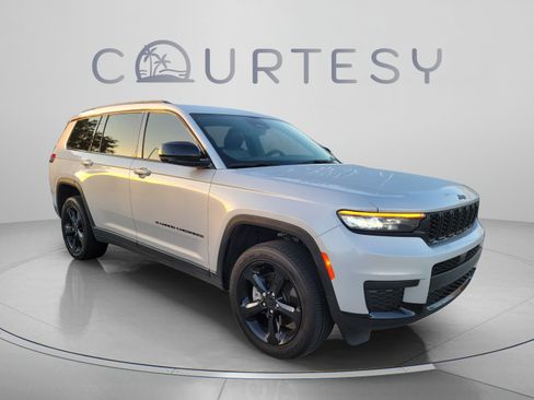 Used 2025 Jeep Grand Cherokee L Laredo AWD/4WD image 4