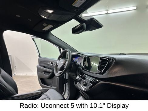 Used 2025 Chrysler Pacifica Select FWD image 19