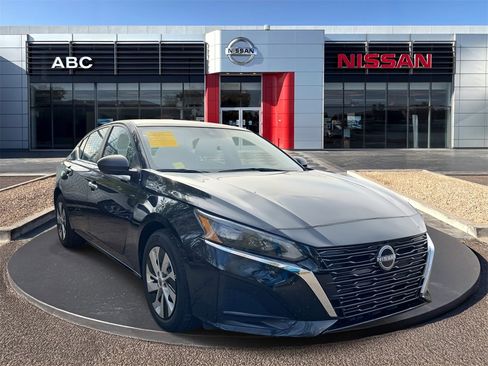 Used 2024 Nissan Altima 2.5 S image 3