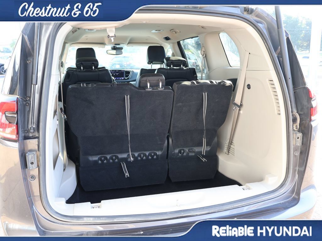 Used 2023 Chrysler Pacifica Touring-L AWD/4WD image 15