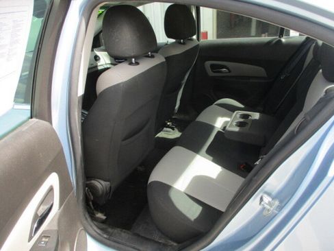 Used 2011 Chevrolet Cruze LS image 22