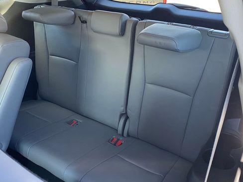 Used 2020 Toyota Highlander XLE image 8