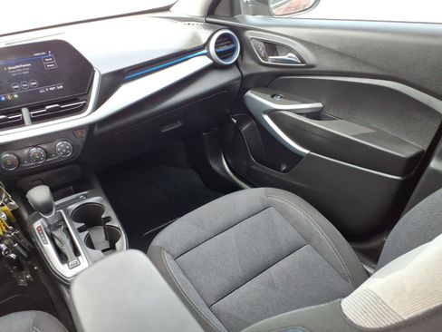 Used 2025 Chevrolet Trax LS w/ LS Convenience Package FWD image 18