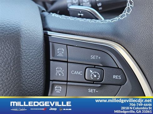 New 2025 Jeep Grand Cherokee Limited w/ Luxury Tech Group II image 28