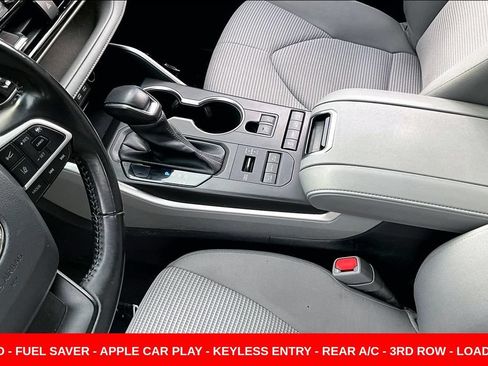Used 2022 Toyota Highlander LE AWD/4WD image 18