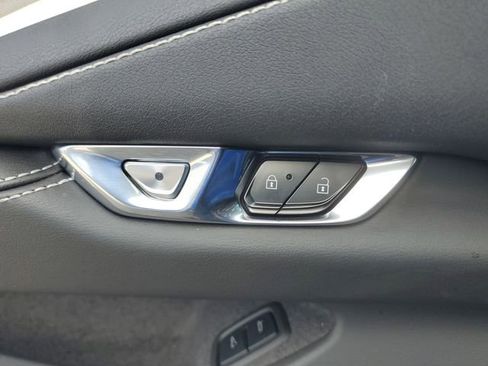 Certified 2023 Chevrolet Corvette Stingray Convertible w/ Z51 Performance Package image 20