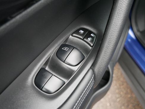 Used 2019 Nissan Rogue SV image 19