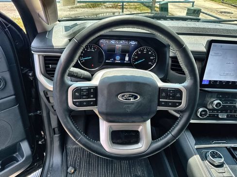 Used 2024 Ford Expedition XLT RWD image 7