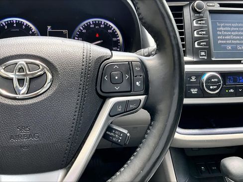 Used 2017 Toyota Highlander Limited Platinum AWD/4WD image 25