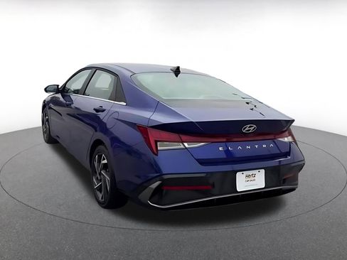 Used 2025 Hyundai Elantra SEL image 11
