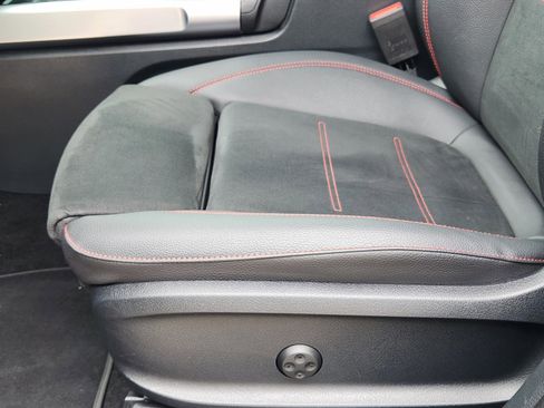 Used 2025 Mercedes-Benz GLB 250 image 16