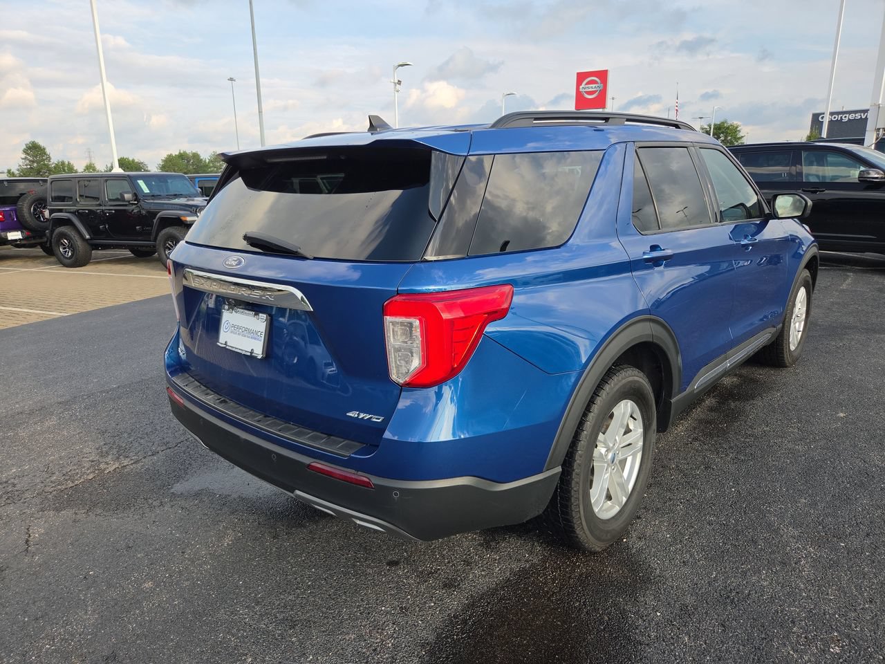 Used 2022 Ford Explorer XLT AWD/4WD image 7