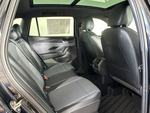 Certified 2025 Volkswagen Tiguan SE R-Line AWD/4WD image 5