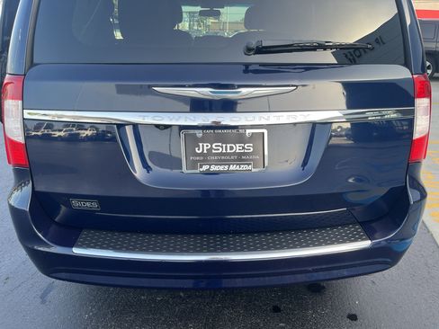 Used 2016 Chrysler Town & Country Touring FWD image 54