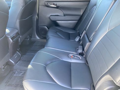 Used 2023 Toyota Highlander XLE image 14