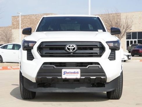 Used 2025 Toyota Tacoma SR image 2