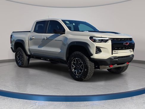 Used 2026 Chevrolet Colorado ZR2 w/ Technology Package AWD/4WD image 3