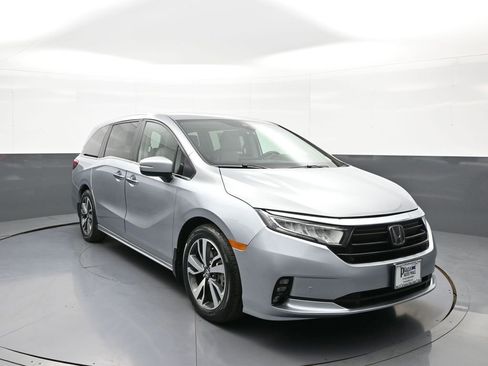 Certified 2023 Honda Odyssey Touring image 3
