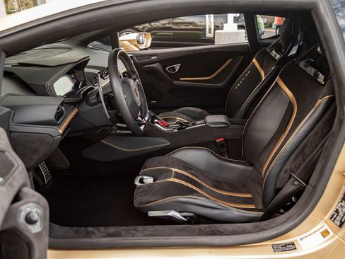 Used 2023 Lamborghini Huracan Tecnica image 13