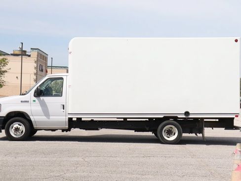 Used 2023 Ford E-450 and Econoline 450 Super Duty RWD image 6