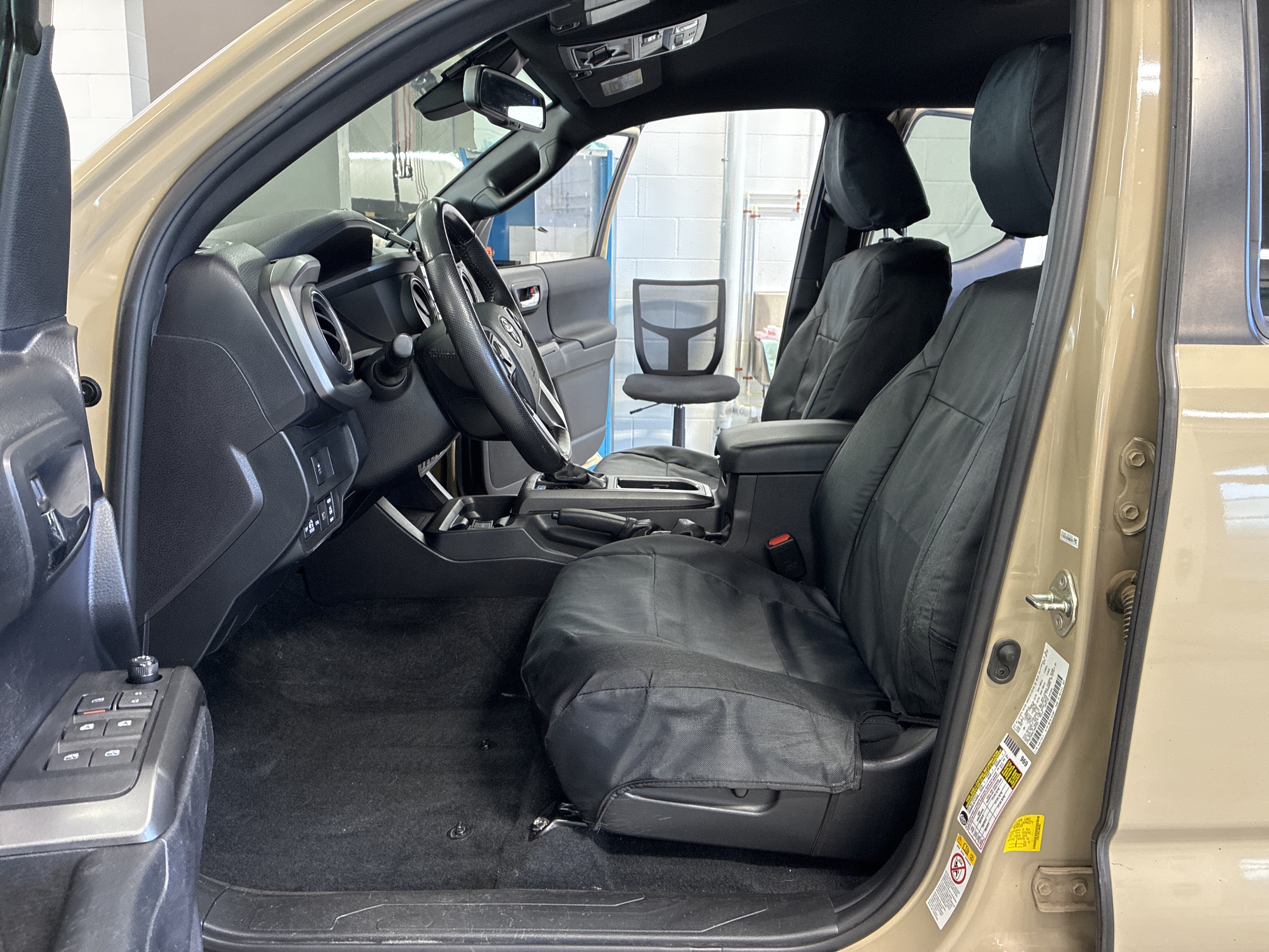 Used 2020 Toyota Tacoma TRD Off-Road w/ Technology Package AWD/4WD image 11