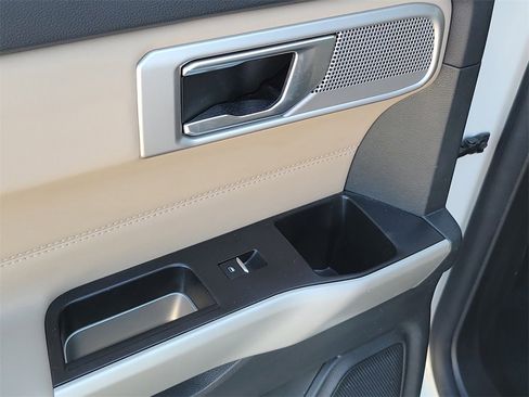 Used 2022 Ford Explorer Limited w/ Equipment Group 301A image 19