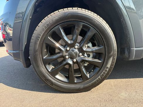 Used 2018 Jeep Grand Cherokee Altitude AWD/4WD image 10