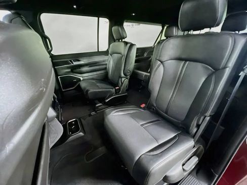 Used 2024 Jeep Wagoneer L Series II AWD/4WD image 26