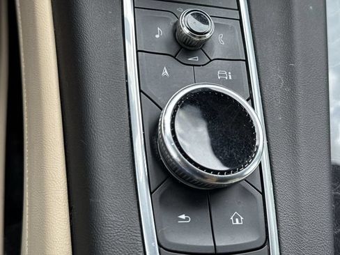 Certified 2021 Cadillac Escalade Premium Luxury AWD/4WD image 26