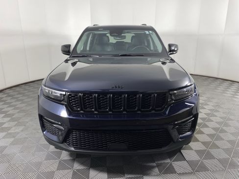 Used 2023 Jeep Grand Cherokee Limited w/ Black Appearance Package AWD/4WD image 12
