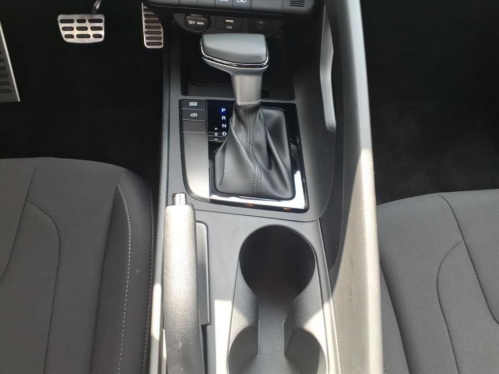 Used 2025 Hyundai Elantra Sport FWD image 27