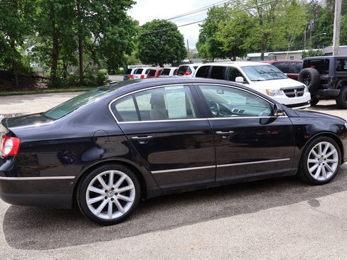Used 2008 Volkswagen Passat VR6 FWD image 10