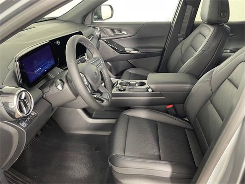 New 2026 Chevrolet Equinox LT w/ Convenience Package II image 2