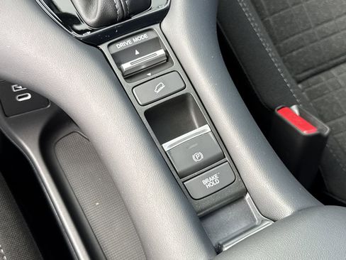Used 2025 Honda HR-V LX image 26