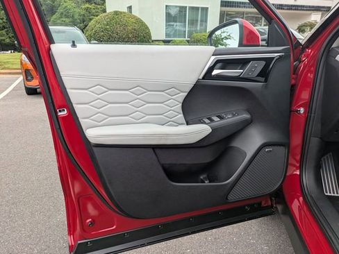 New 2025 Mitsubishi Outlander SEL image 11