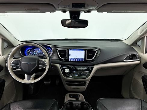 Used 2019 Chrysler Pacifica Limited FWD image 16