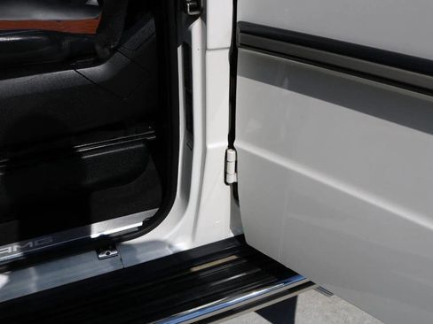 Used 2016 Mercedes-Benz G 63 AMG 4MATIC image 24