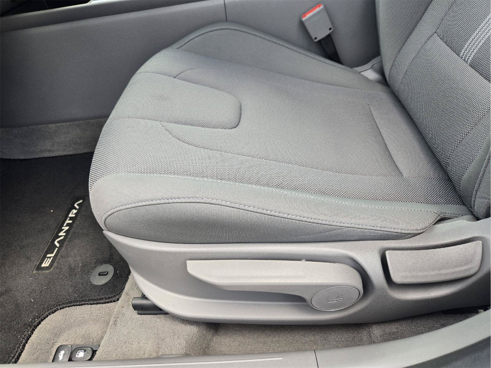 Used 2026 Hyundai Elantra SE w/ Cargo Package FWD image 20