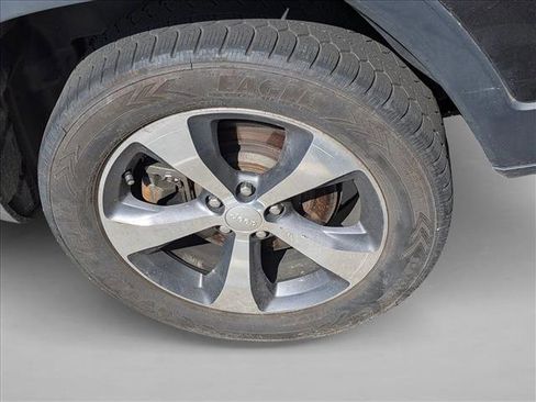 Used 2019 Jeep Cherokee Limited AWD/4WD image 17