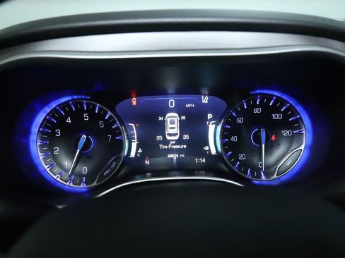 Used 2024 Chrysler Pacifica Touring-L FWD image 23