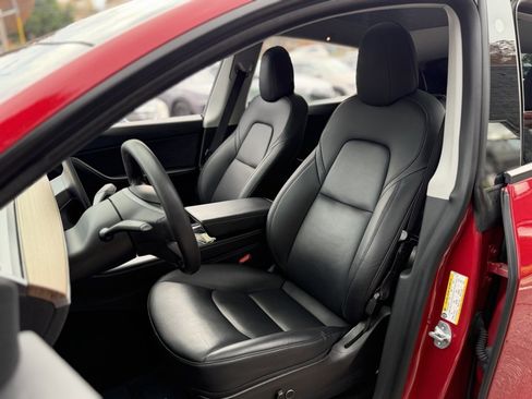 Used 2021 Tesla Model Y Long Range image 24