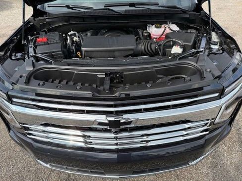 New 2025 Chevrolet Suburban Premier image 36