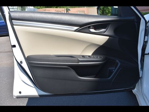 Used 2020 Honda Civic LX image 17