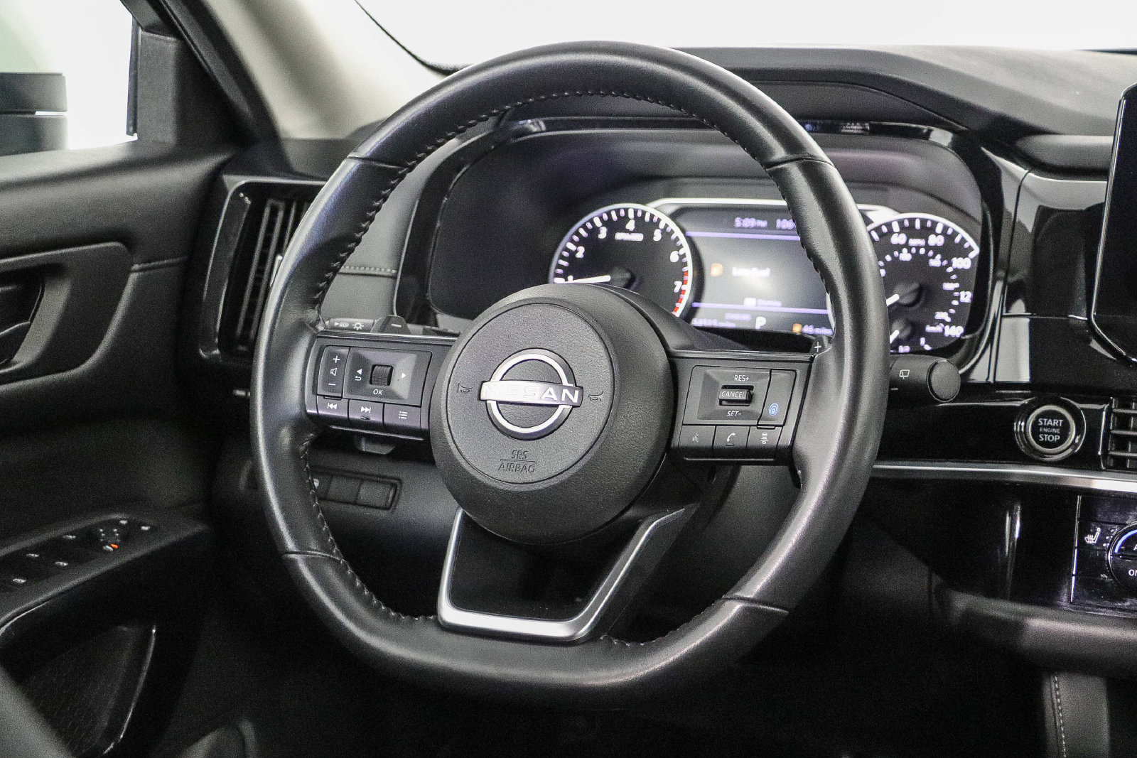 Used 2024 Nissan Pathfinder SV FWD image 16
