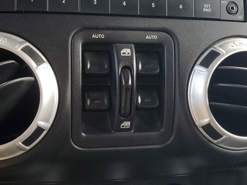 Certified 2017 Jeep Wrangler Unlimited Sahara w/ Connectivity Group AWD/4WD image 25
