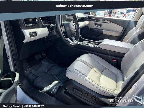 Used 2023 Honda Pilot Touring image 11